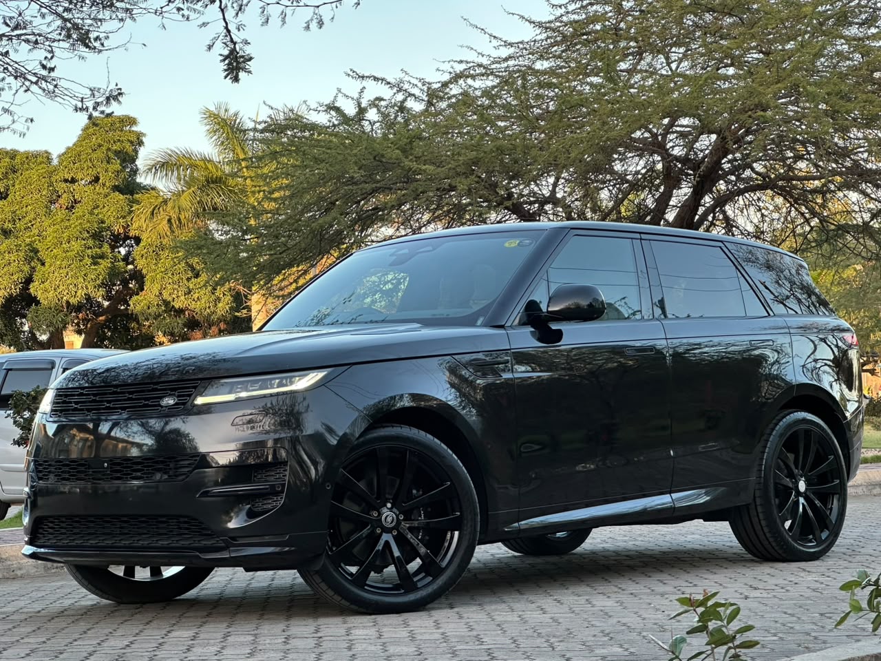 RANGE ROVER SPORT thumbnail 2